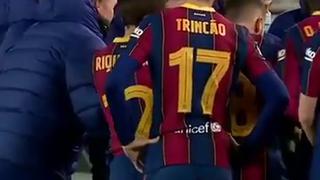 Puro oro: la reacción de Koeman cuando Riqui Puig le pide lanzar el penal decisivo del Barça [VIDEO]