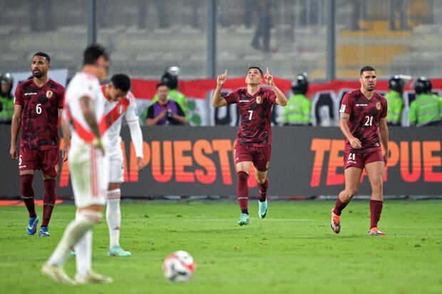 Perú solo ha registrado dos empates y un solo gol a favor en las primeras seis fechas de Eliminatorias. (Photo by ERNESTO BENAVIDES / AFP)