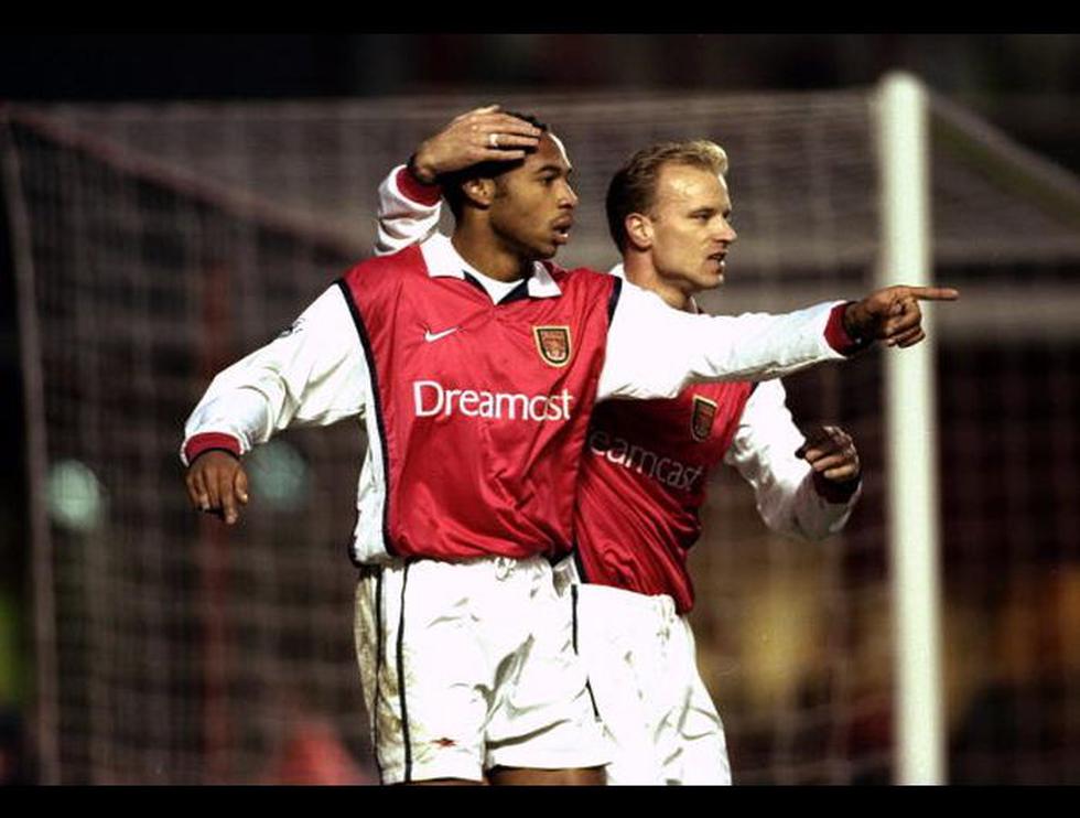 Thierry Henry y Dennis Bergkamp en el Arsenal (Getty Images).