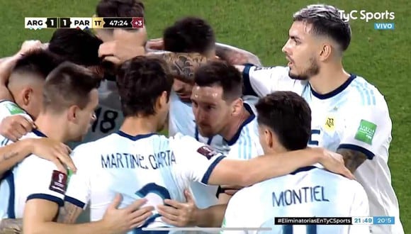 Lionel Messi habló con sus compañeros en el gol de Argentina sobre Paraguay. (Foto: TyC Sports)