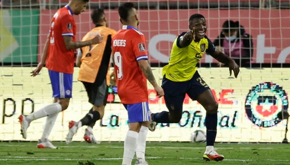 Chile perdió 0-2 ante Ecuador, por la fecha 14 de las Eliminatorias, y ahora se ubica en el sexto lugar. (Foto: AFP).