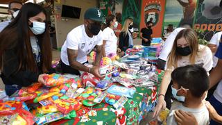 A lo suyo: Farfán organizó chocolatada y repartió regalos a decenas de niños en Puente Piedra [FOTOS]