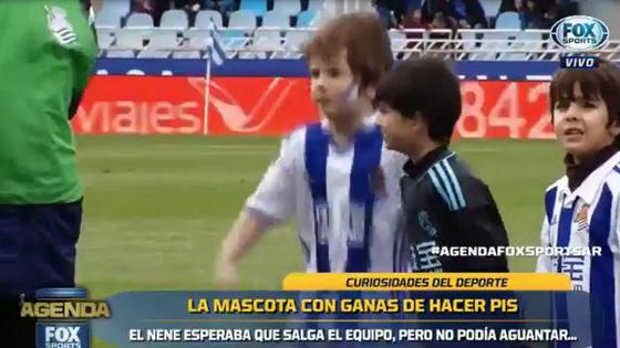 El Sufrimiento De Un Nino Antes De La Salida De Su Equipo No Aguantaba La Orina Y Sus Gestos Lo Dicen Todo Redes Sociales Depor