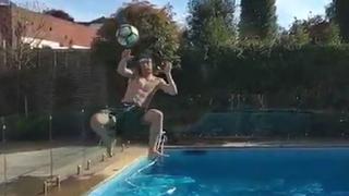 Para él es nada: David Luiz marcó golazo de tijerita en su propia piscina [VIDEO]