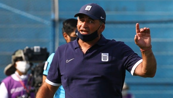 Carlos Bustos es entrenador de Alianza Lima desde inicios de este 2021. (Foto. Agencias)