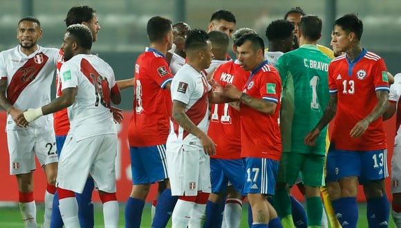 Chile perdió 2-0 ante Perú, por la fecha 11 de las Eliminatorias Qatar 2022. (Foto: AFP).