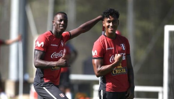 Luis Advíncula y Renato Tapia son jugadores relevantes en la selección peruana. (Foto: FPF)