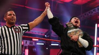 ¡Comienza su reinado! Akira Tozawa ganó el título 24/7 tras vencer a R-Truth en Raw [VIDEO]
