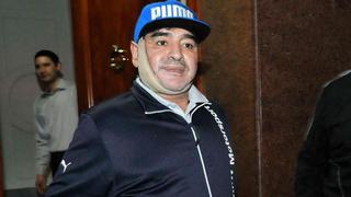 Maradona fue retenido en Ezeiza a causa de una operación estética en el rostro