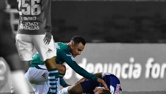 Eugenio Pizzuto se lesionó en el partido ante León por la Liga MX.