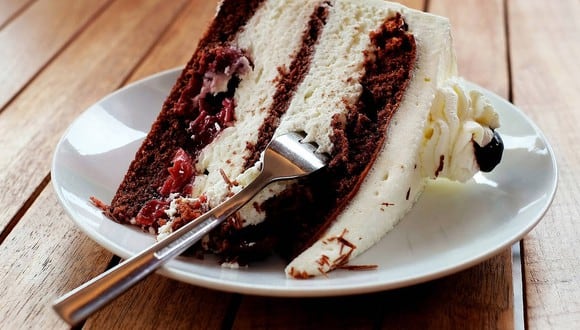 Un hombre tuvo vergüenza de pedir otra porción de torta en la casa de su novia e hizo lo inesperado. (Foto referencial: Couleur / Pixabay)