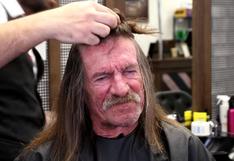Hombre se corta el cabello luego de varios años y sufre un espectacular cambio de look