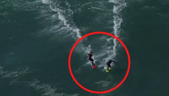 Un video viral muestra cómo dos tablistas chocaron a toda velocidad mientras corrían en la misma enorme ola. | Crédito: World Surf League / Facebook