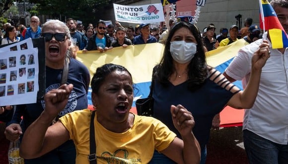 Miles de trabajadores tomaron las calles de Venezuela exigiendo una nivelación de salarios acorde con el aumento de la inflación y el alto costo de la canasta familiar básica.