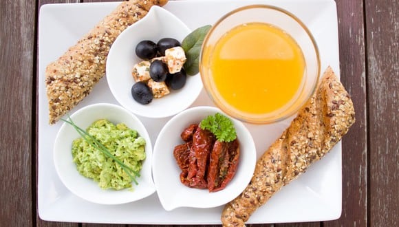 Tomar un buen desayuno saludable ayudará a mantener tu correcta salud y dará sensación de saciedad. (Foto: Pexels)