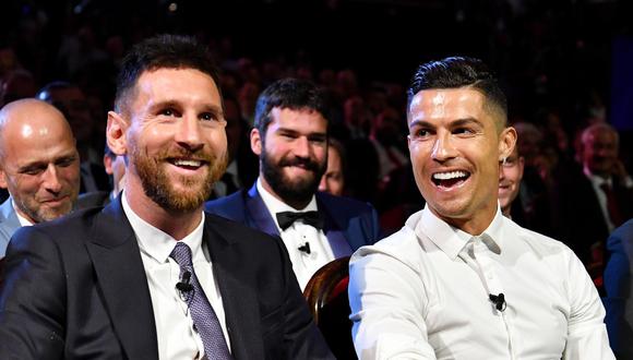 Messi y Cristiano Ronaldo han mantenido el debate de quién es le mejor durante muchos años. (Foto: FIFA)