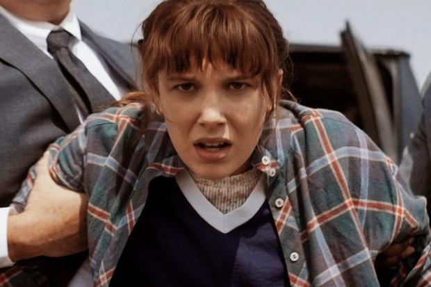 Millie Bobby Brown ในตัวละครของเธอจาก Eleven (Eleven) ใน "สิ่งแปลกปลอม" (รูปภาพ: Netflix)