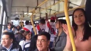 Continuemos alentando: pasajeros del Metropolitano cantan 'Contigo Perú' [VIDEO]
