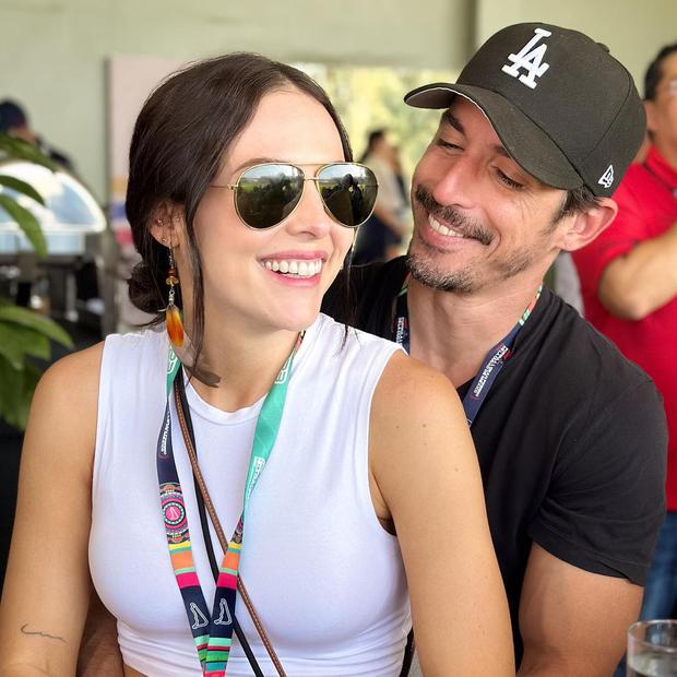 Alberto Guerra y Zuria Vega disfrutando de un momento reconfortante y lleno de amor (Foto: Alberto Guerra / Instagram)