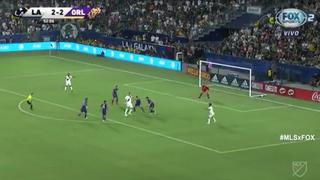 Abusivo: Ibrahimovic y la espectacular maniobra enfrente de Yotún contra cuatro rivales [VIDEO]