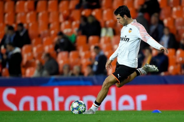 La Ciudad Deportiva del Valencia también ha sido intervenida siguiendo los protocolos de LaLiga. Se realizaron trabajos de desinfección y jardinería en el club. (Foto: AFP)
