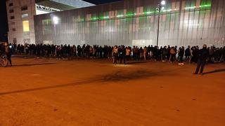 ¿Y el coronavirus? Gran número de aficionados en las afueras para el Barcelona vs. Real Sociedad [FOTO]