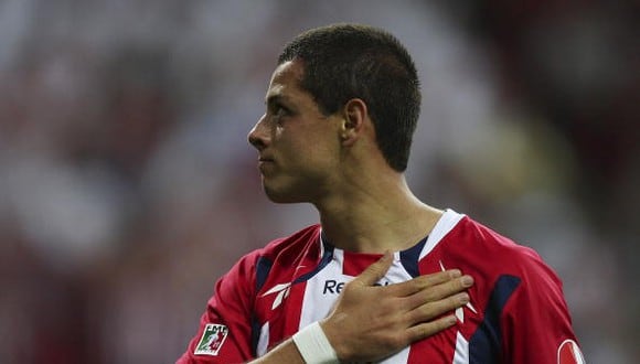 Javier Hernández jugó cuatro años en Chivas, donde brilló para luego abrirse paso en Europa (Foto: Getty Images)