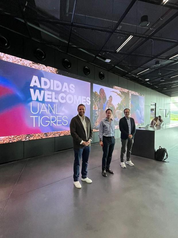 Directivos de Tigres visitando las instalaciones de Adidas en Alemania (Foto: Club Tigres)