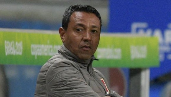 Nolberto Solano se desempeñó como asistente técnico de Ricardo Gareca en los últimos años. (Foto: AFP)