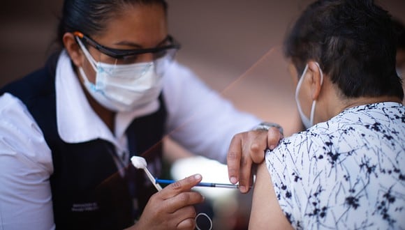 Vacuna COVID-19 en México: cómo registrarte si tienes entre 50 y 59 años y qué requisitos necesitas tener para ser inoculado (Foto: Getty Images)