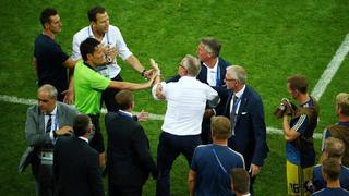 Dos miembros de Alemania provocaron a técnico de Suecia y partido casi acaba en pelea [FOTOS Y VIDEO]