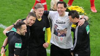Imperdible: Erling Haaland y un inesperado cambio de camisetas con un árbitro