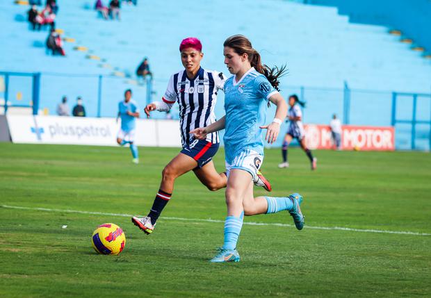 María Alejandra Espejo llegó al equipo Sub-14 de Sporting Cristal a temprana, luego de practicar el fútbol primero con niños y luego en la academia de Sisy Quiroz para niñas. (Foto: Prensa SC)
