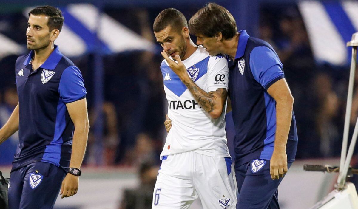 Fernando Gago salió lesionado el pasado jueves del partido entre Vélez y Aldosivi y hoy se ha confirmado la grave lesión del volante argentino.