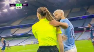 Sergio Agüero intentó a abrazar a jueza de línea y le sacaron el brazo en duelo por la Premier [VIDEO]