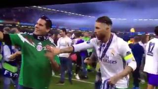 Así no, Sergio: el viral de Ramos en que rechaza sin piedad a dos hinchas que querían una foto [VIDEO]