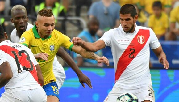 Luis Abram es titular en la Selección Peruana. (AFP)
