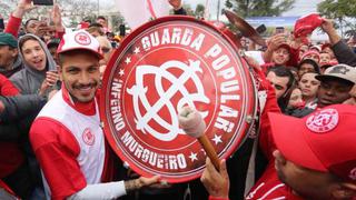 Se puso 'Colorado': el primer contacto de Paolo Guerrero con la 'torcida' del Inter de Porto Alegre