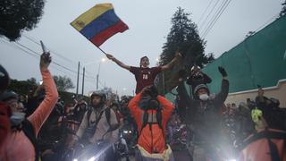 En caravana: hinchas de Venezuela llegaron a las afueras del Estadio Nacional en motocicletas