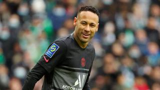 Celebran en París: Neymar sonríe antes del partido de la Champions League