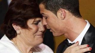 Más unidos que nunca: Cristiano Ronaldo llegó a Portugal para visitar a su madre tras ser hospitalizada de emergencia [FOTO]