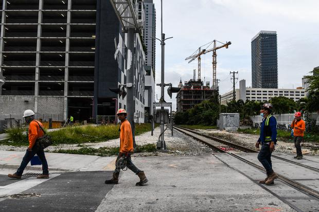 Trabajadores de la construcción en Miami, Florida (Foto: AFP).