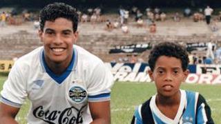 “La pasión de Ronaldinho tiene su propio Judas”, por Jorge Moreno