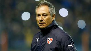 Holan ¡se queda! Entrenador dio marcha atrás y continuará al mando de Independiente