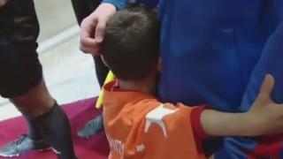 Y pensar que un día le dijeron arrogante: el dulce abrazo de Messi y Murtaza