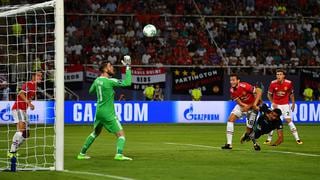 ¡Por poquito! Casemiro estrelló su cabezazo al poste en el Madrid - Manchester United [VIDEO]