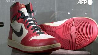 Venden a 615.000 dólares par de zapatillas de Michael Jordan