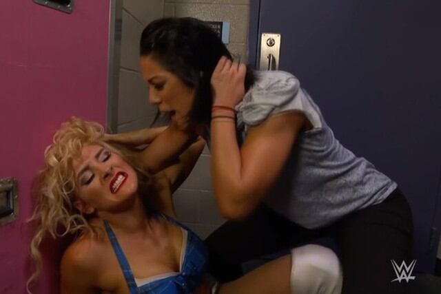 Lacey Evans y Bayley se dieron buenos golpes. (Foto: WWE)