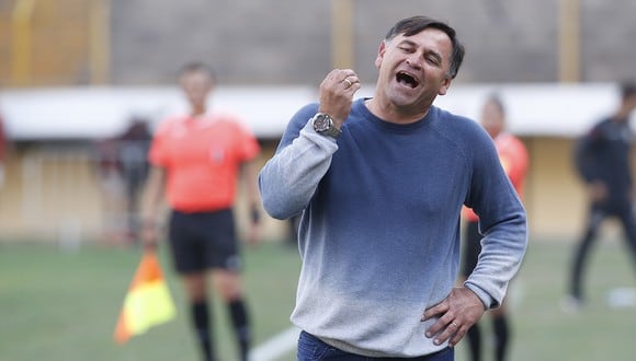 Carlos Bustos se muestra en contra de iniciar nuevamente la Liga 1 (Foto: GEC)