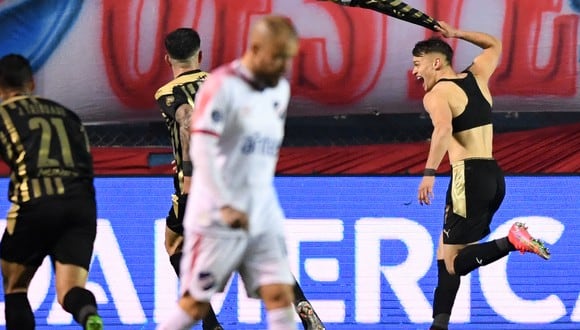 Peñarol derrotó 1-2 a Nacional en condición de visitante. (Foto: AFP)